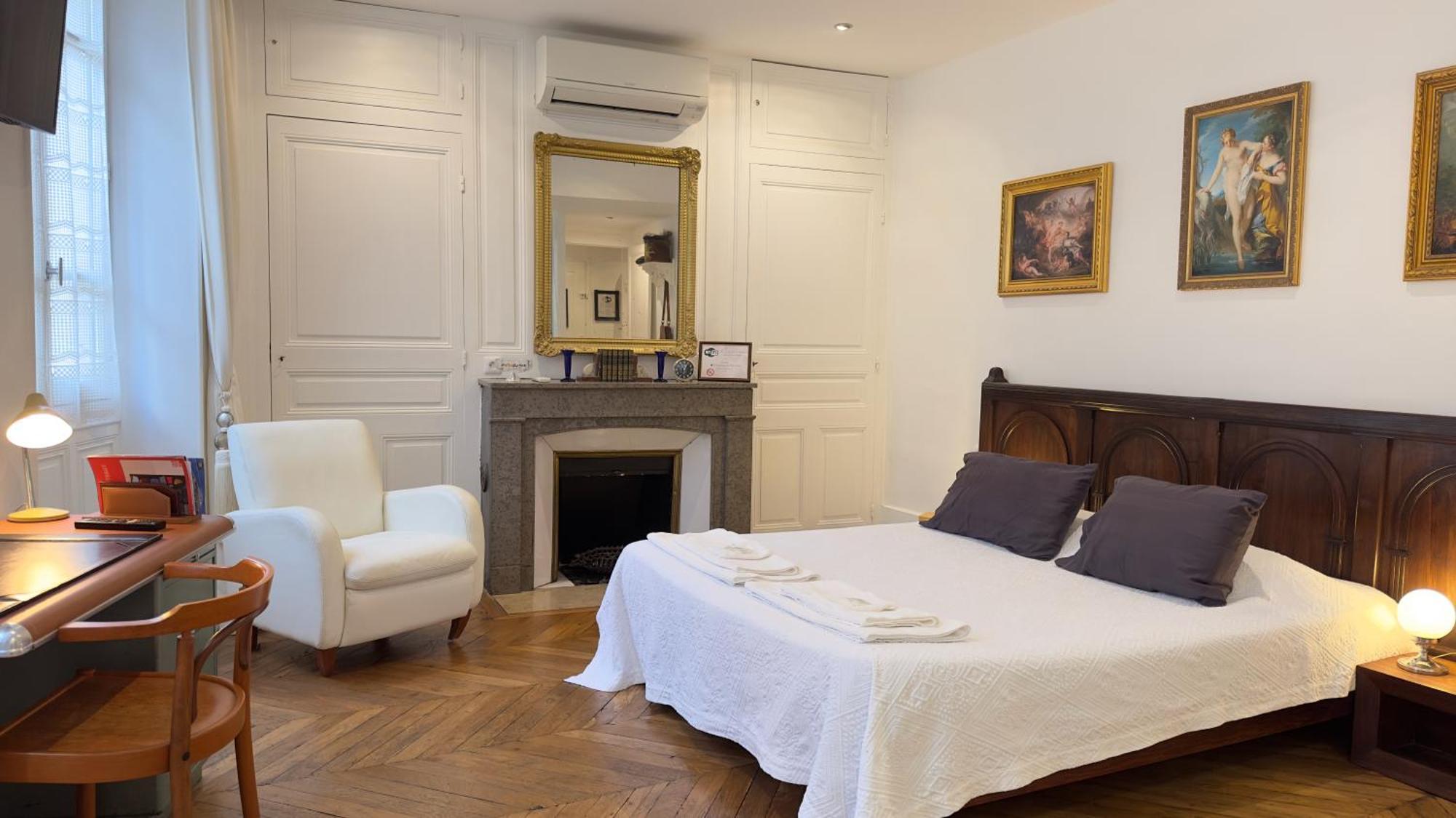 Chambre De Charme Au Coeur Du Vieux Valence - Confort & Calme Экстерьер фото