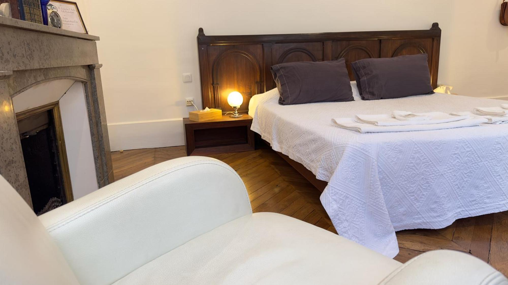 Chambre De Charme Au Coeur Du Vieux Valence - Confort & Calme Экстерьер фото
