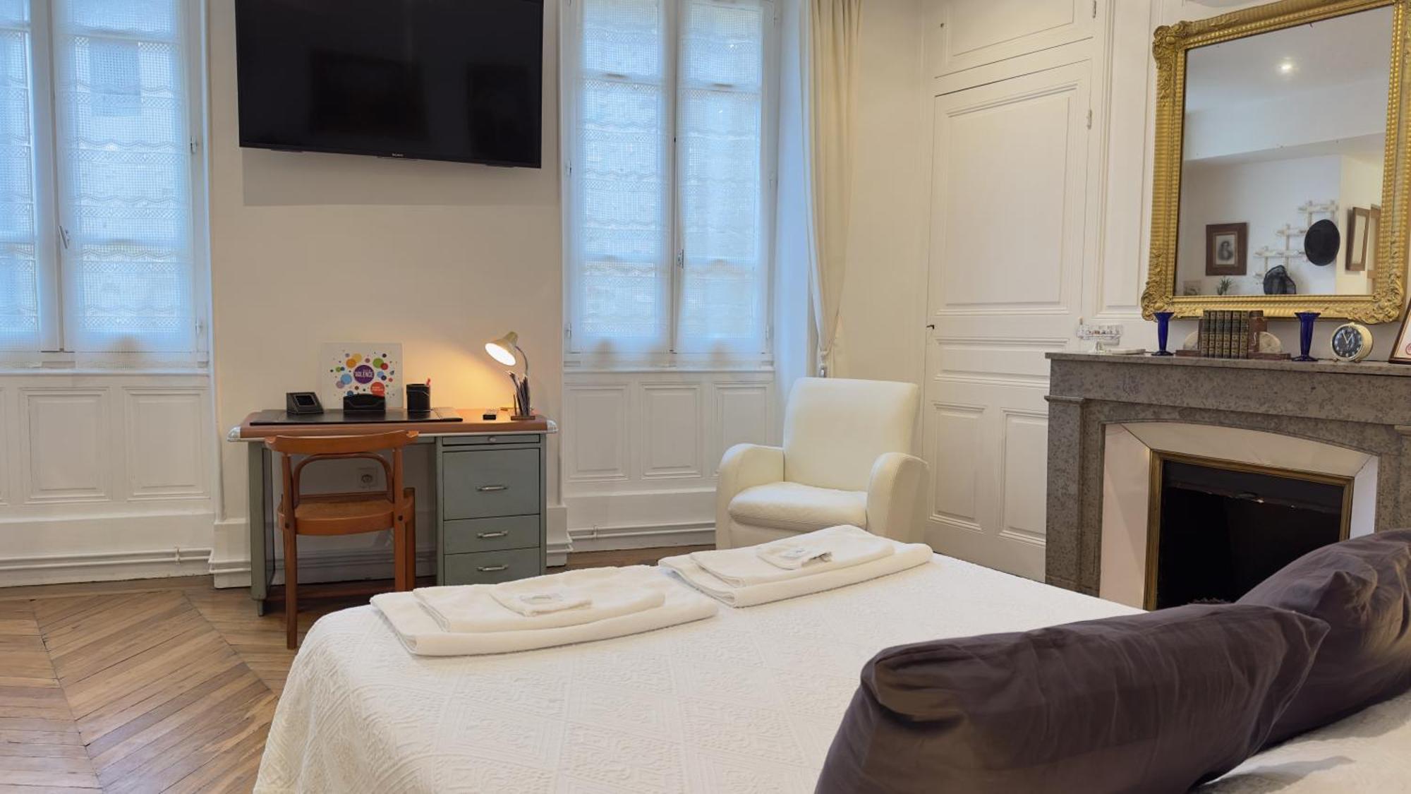 Chambre De Charme Au Coeur Du Vieux Valence - Confort & Calme Экстерьер фото