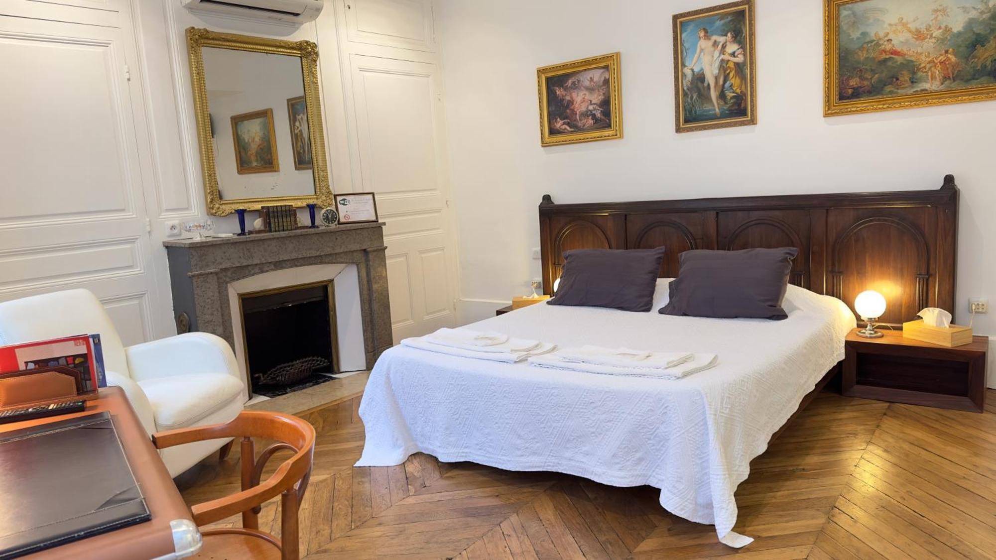 Chambre De Charme Au Coeur Du Vieux Valence - Confort & Calme Экстерьер фото