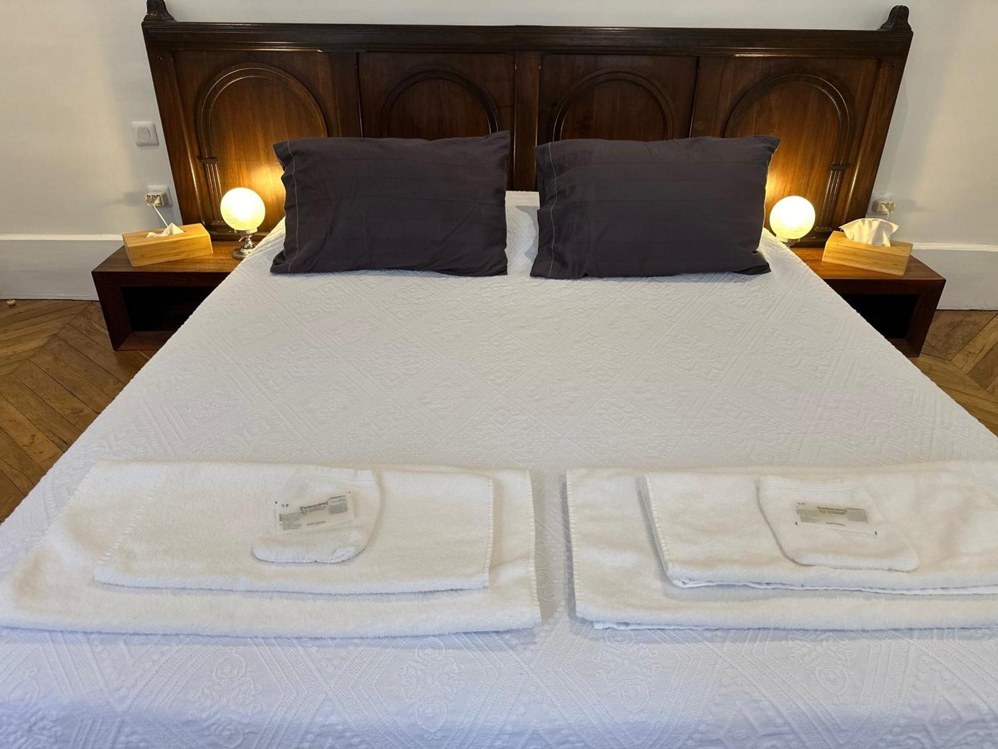 Chambre De Charme Au Coeur Du Vieux Valence - Confort & Calme Экстерьер фото